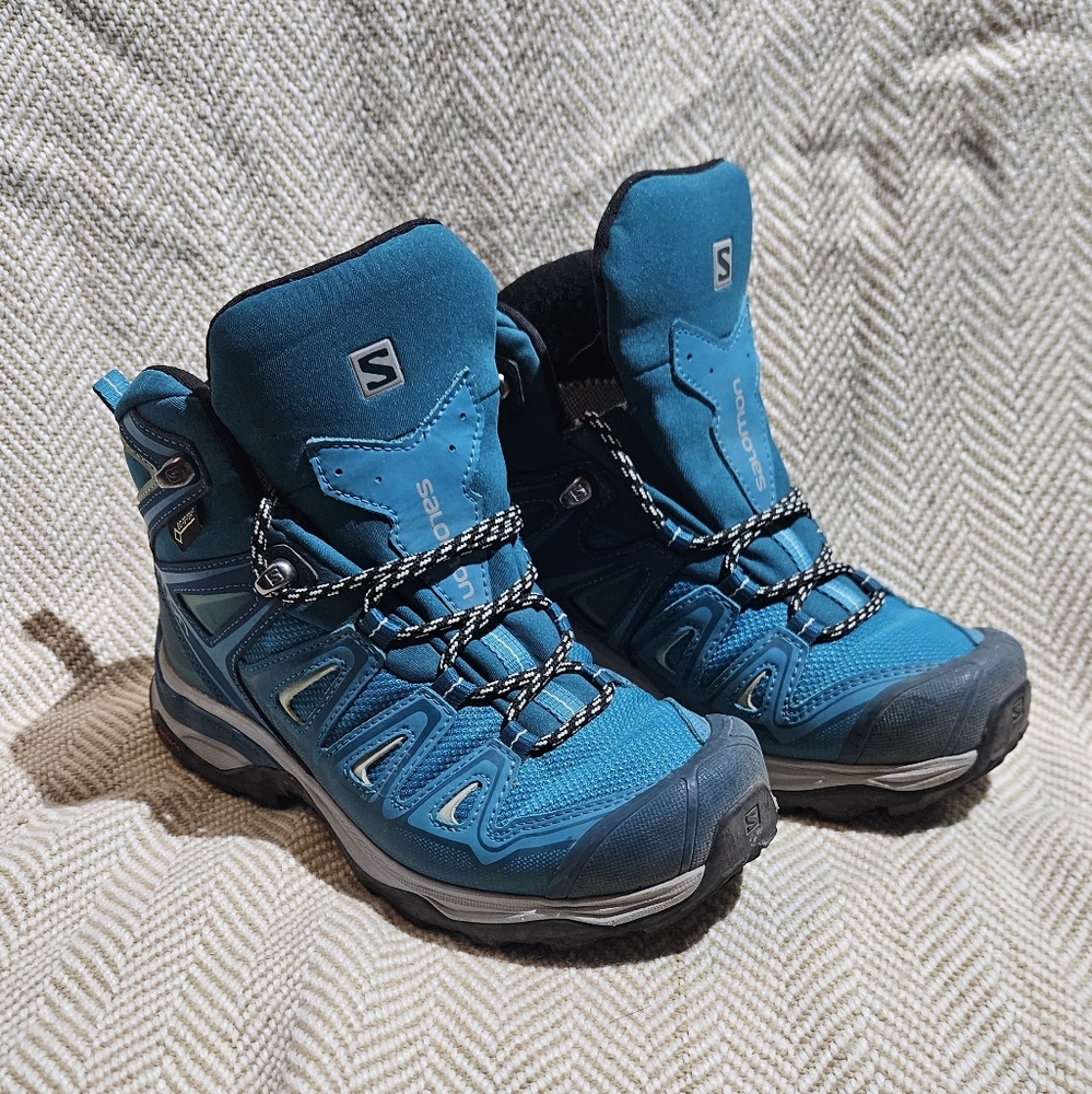 Salomon Blue Athletic Shoes
